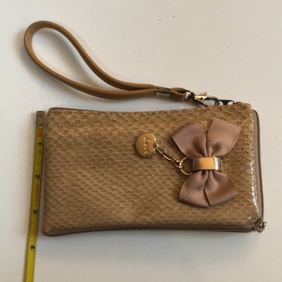 ⭐️Host Pick⭐️ - Small wrist wallet - Picture 9 of 16